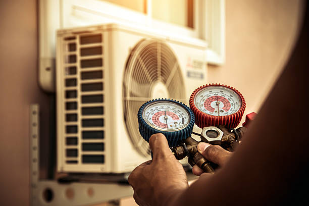 Professional Ductwork Repair technician working in Yorklyn, DE